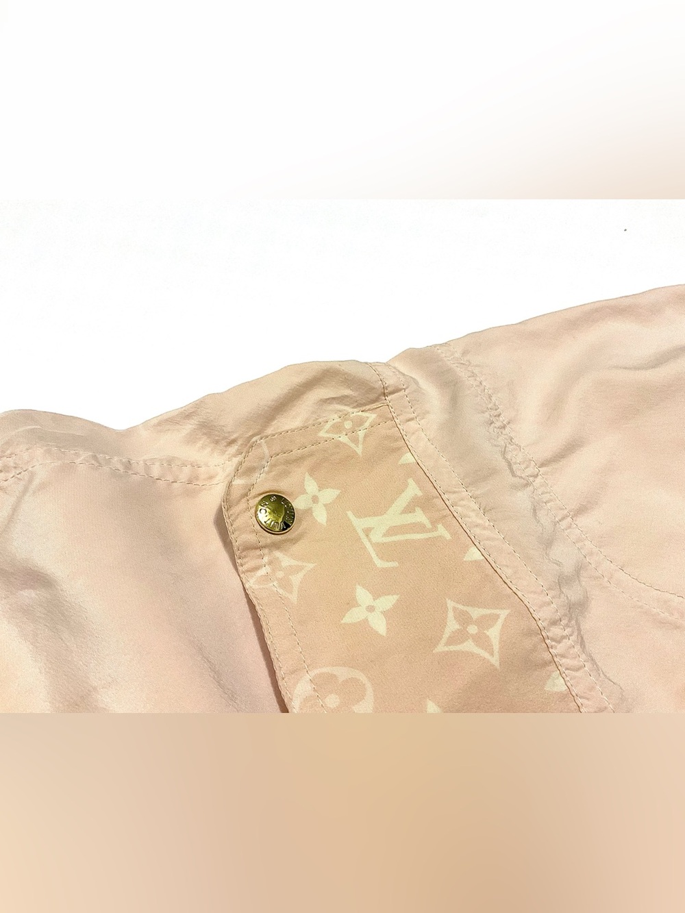 Women’s Louis Vuitton Japan Silk Bermuda Shorts - Picture 4 of 9